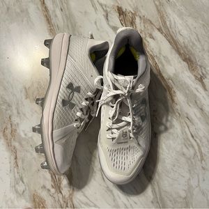 NWOT Men's UA Yard Low MT Baseball Cleats